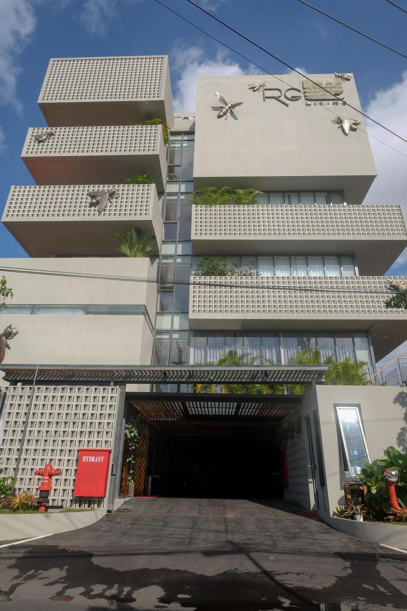 Sans Hotel Rg Living Jogja By Reddoorz Pakualaman Exterior photo